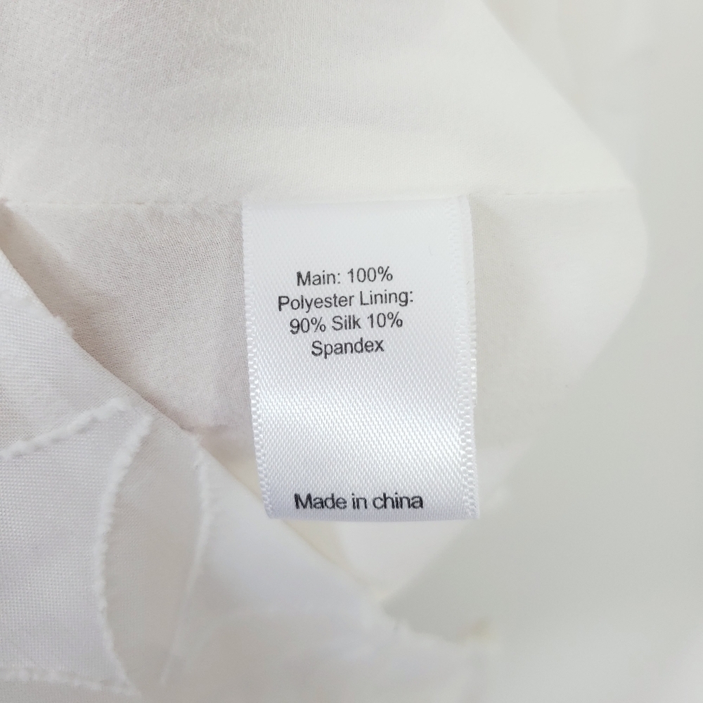 ST. JOHN silk lined White Collection Medallion Fil Coupe Blouse size Med… - Picture 7 of 8